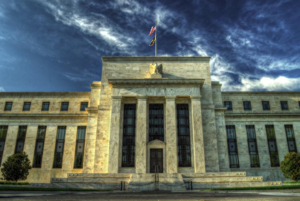 美联储维持利率不变，将加速缩减购债规模，点阵图显示明年加息三次